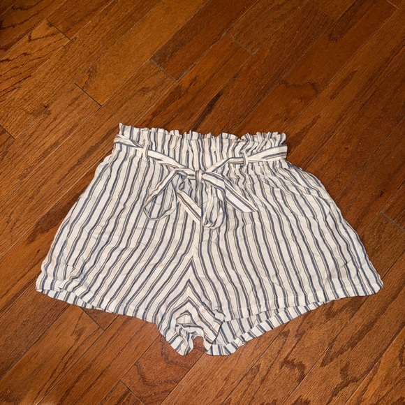 Hollister Pants - Hollister High Waist Striped Shorts - White and Blue